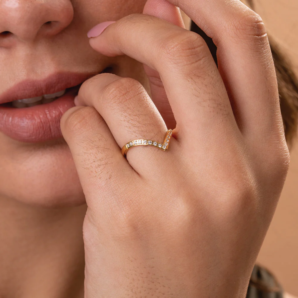 Vera V-Shine Ring